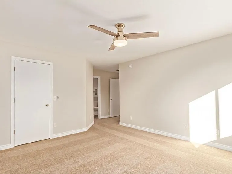 1469 E 10th Pl — Photo 3
