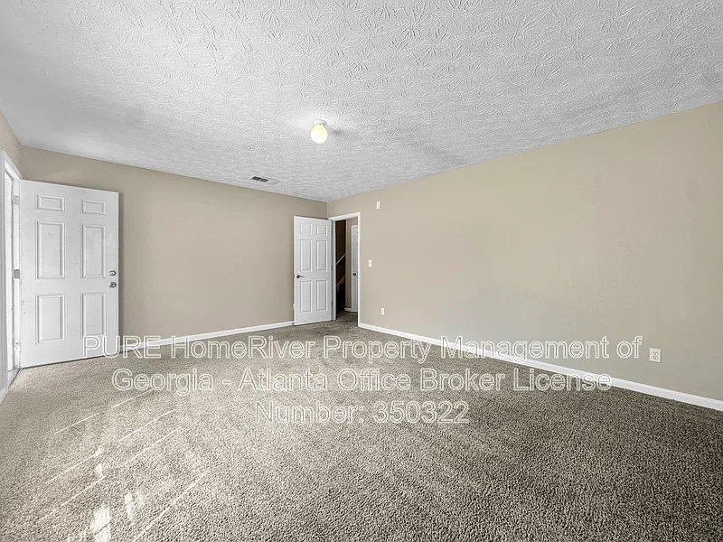 4 bed, 2.5 bath, 2042 sqft, $2,000 — Photo 4