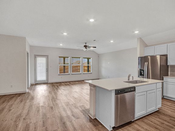5th image of 215 Mulberry Creek Ln