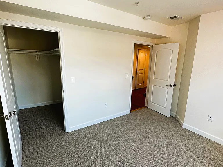 Segovia Apartments — Photo 15