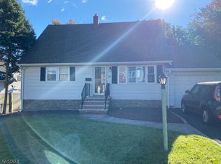 1111 Summit Ave, Teaneck, NJ 07666