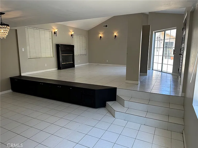 435 Talbert St — Photo 5