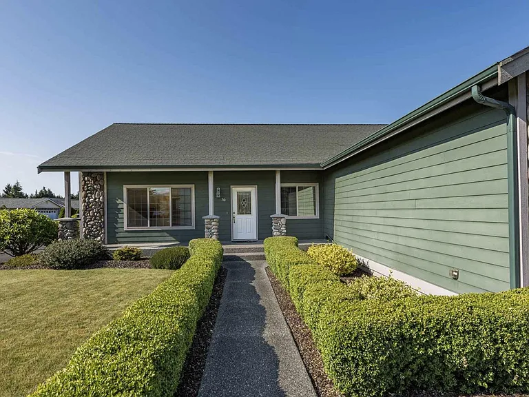 70 Nesting Pl — Photo 2