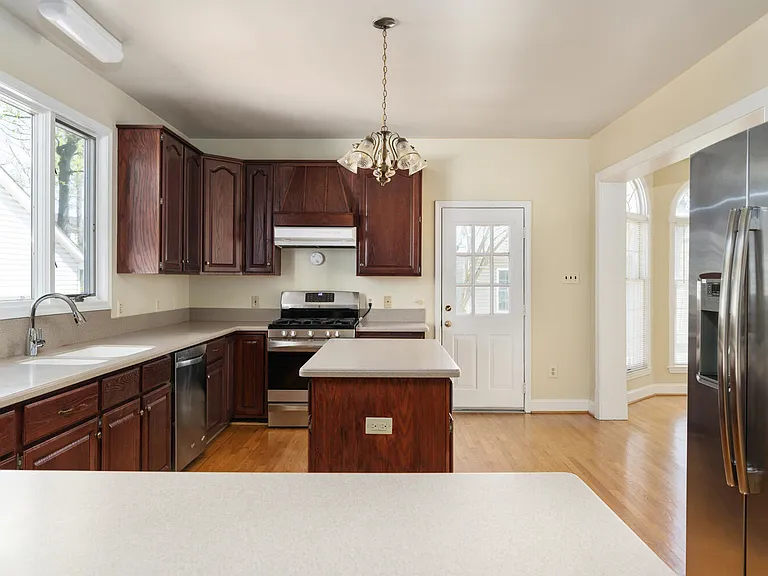 2725 Oldewood Dr — Photo 10