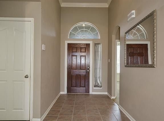 3rd image of 4009 Wildbriar Ln