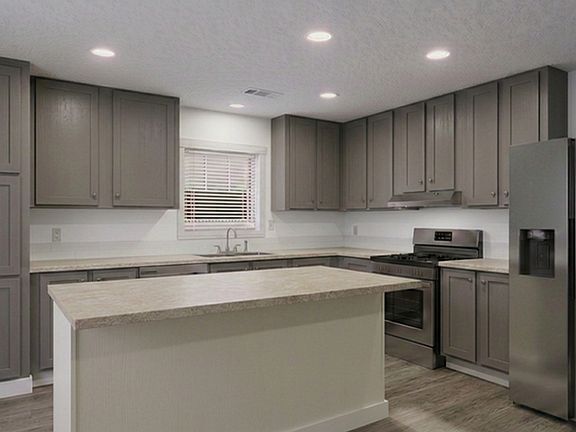 5th image of 537 Tower View Ave