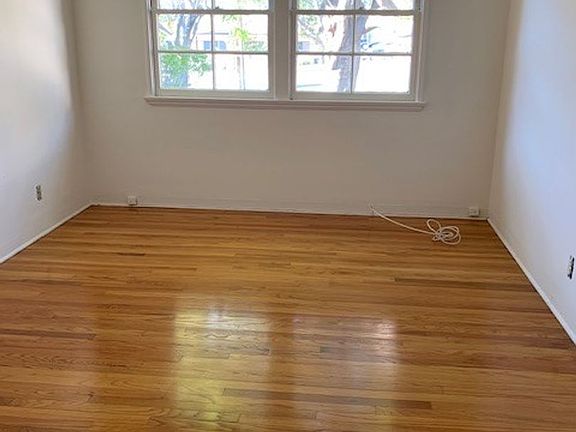 5th image of 2113-2119 Montrose Ave #2117