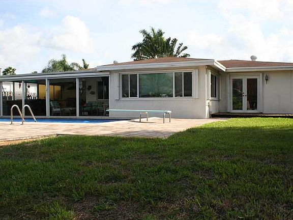 2nd image of 701 NW 12th Ave