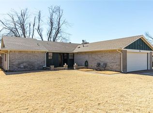 704 SE 34th St, Moore, OK 73160