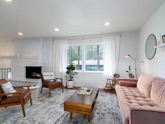 4th image of 923 W Bellwood Dr