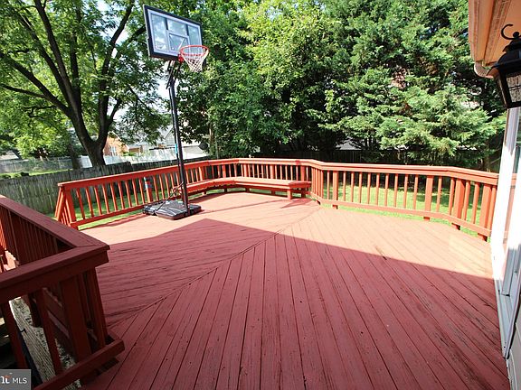 5th image of 844 S Veitch St