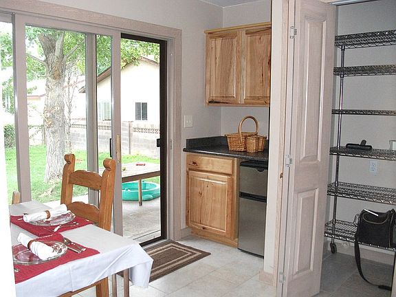 Eat in kitchen & pantry  