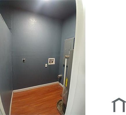 3rd image of 4435 N Detroit Ave