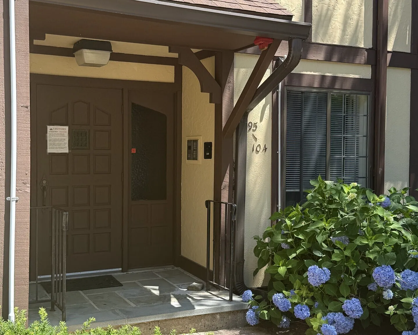 1 bed, 1.0 bath, 748 sqft, $2,100 — Photo 1