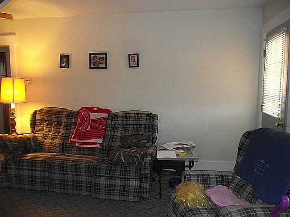 3rd image of 256 N High St