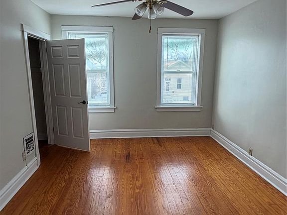 3rd image of 4624 Newport Ave