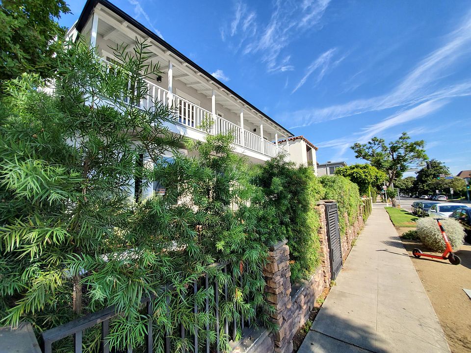 1st image of 1115 S Doheny Dr