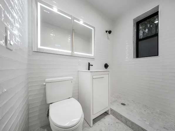 31-14 Crescent Street image 8 of 15