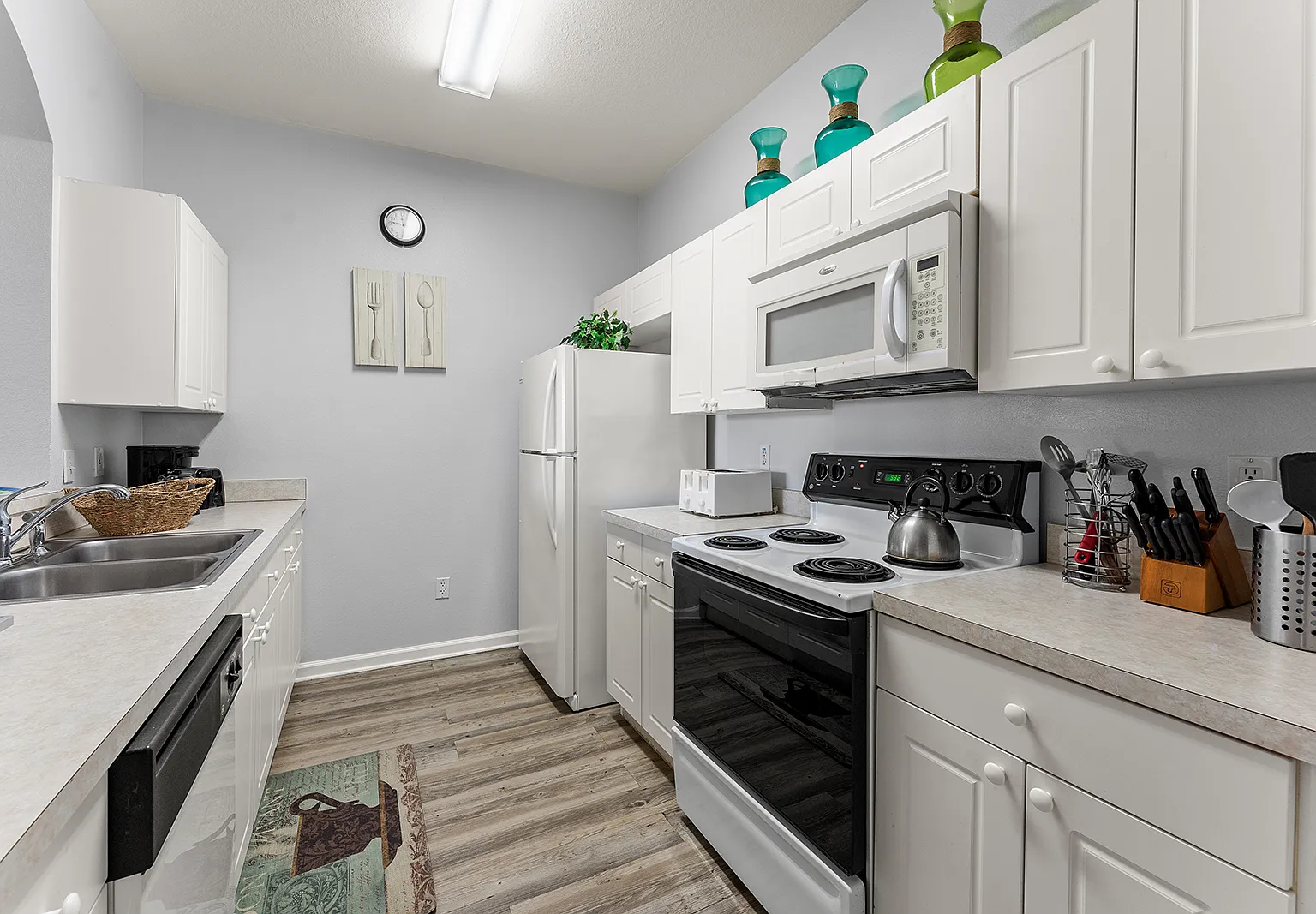 3 bed, 1284 sqft, $2,100 — Photo 2