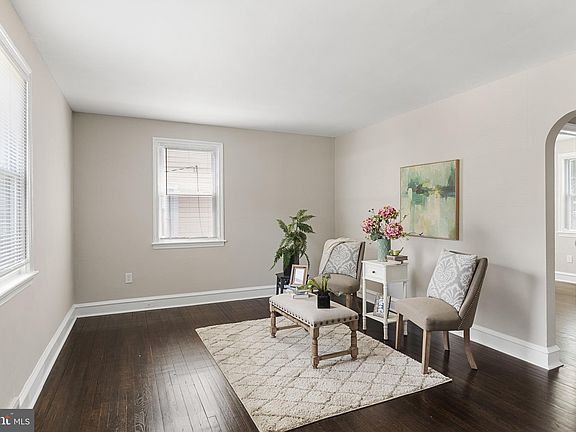 3rd image of 2433 47th St