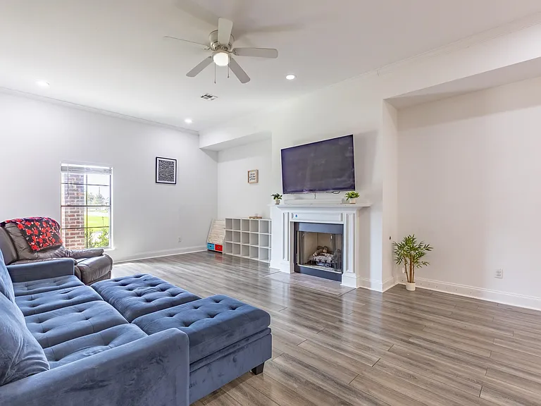 379 Shoal Dr — Photo 6