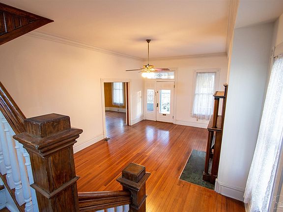 4th image of 219 W Desoto St