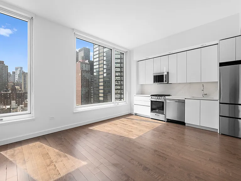 232 E 54th St #14B — Photo 4