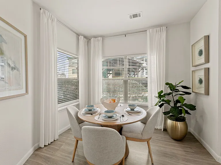 Legacy Flats — Photo 23