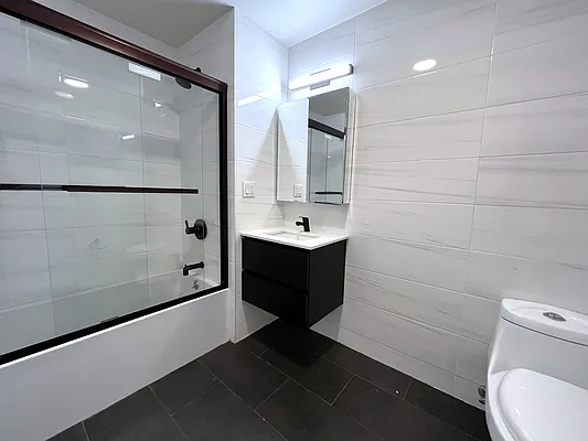 Rented by Akam Sales and Brokerage | media 21