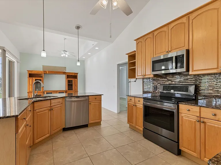 15077 Acorn Cir — Photo 9