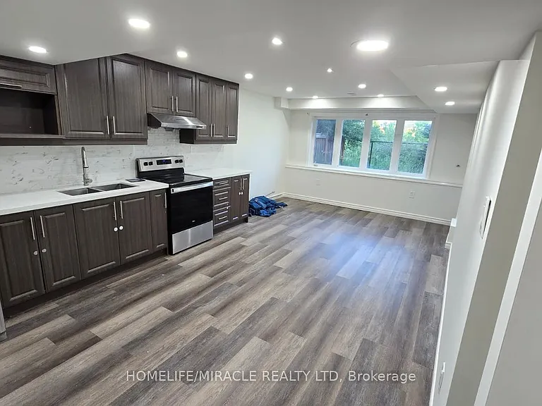 105 Stockell Cres — Photo 5