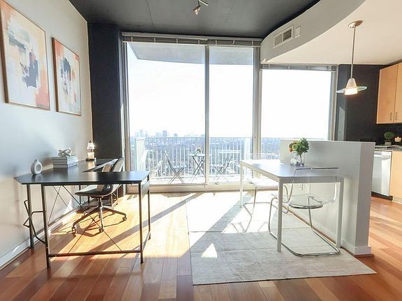 4th image of 361 17th St NW Unit 2517