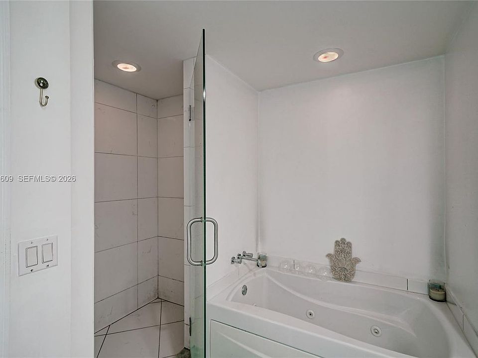 1st image of 500 Brickell Ave APT 4004