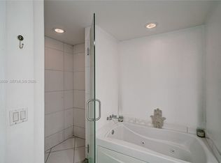 500 Brickell Ave APT 4004, Miami, FL 33131