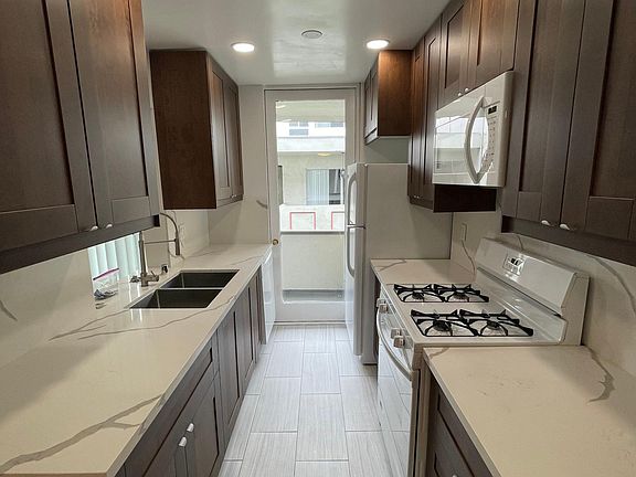 4th image of 1277 Barry Ave APT 6