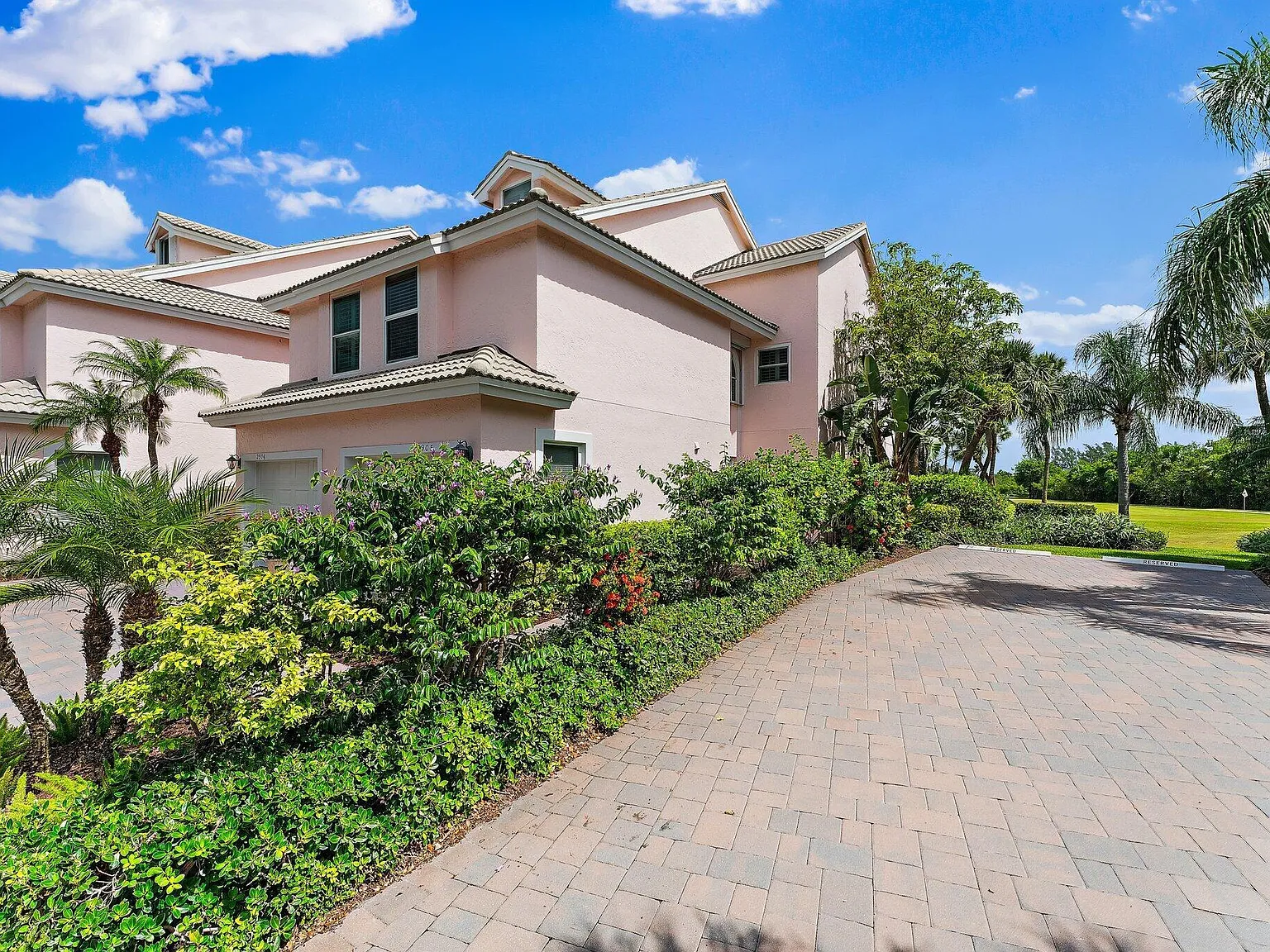 2 bed, 2.5 bath, 1195 sqft, $7,500 — Photo 4