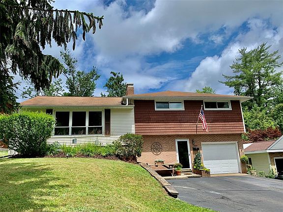 2nd image of 3005 Columbia Dr