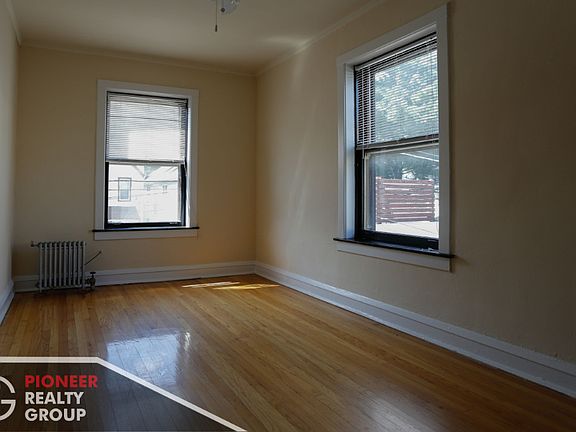 4th image of 2100 W Ainslie St #2108W2