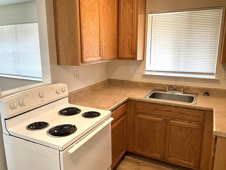 789 Dixieanne Ave #D — Photo 6