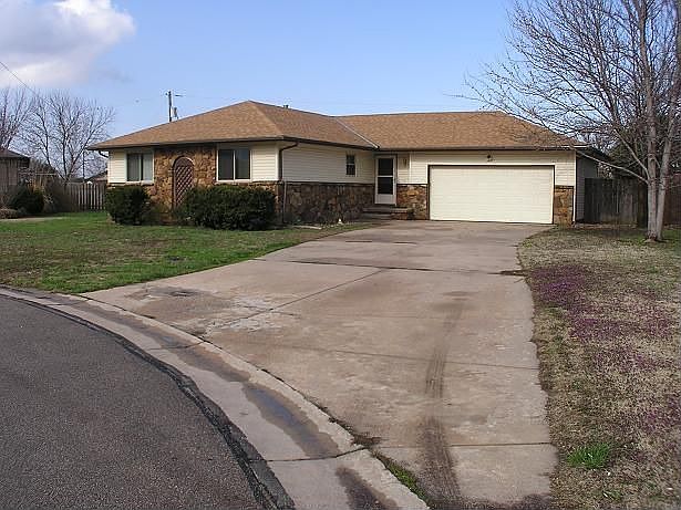 1st image of 321 N Driftwood Ct