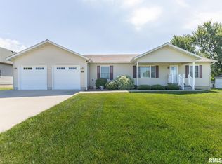 95 N 18th St, Clinton, IA 52732