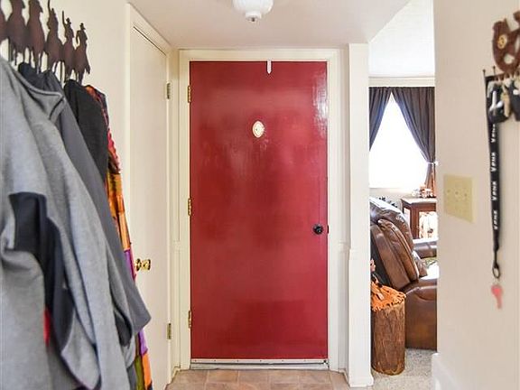 3rd image of 1610 Karen Ln