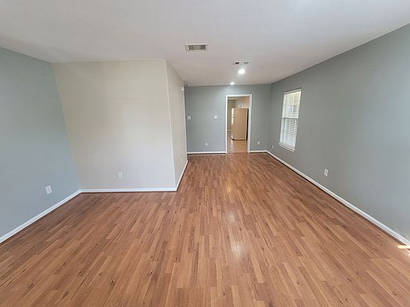 3rd image of 1523 Campbell Ln