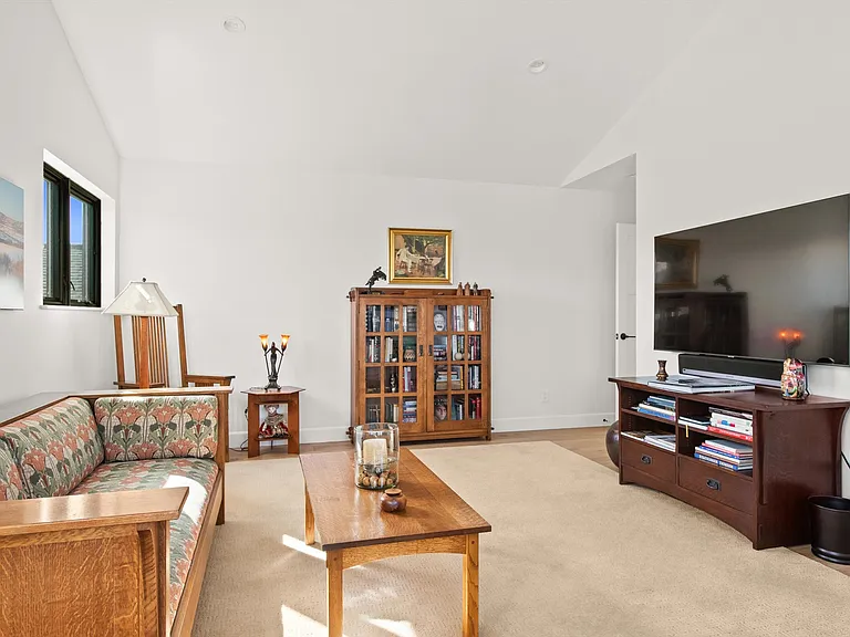 110 Bowles Dr — Photo 25