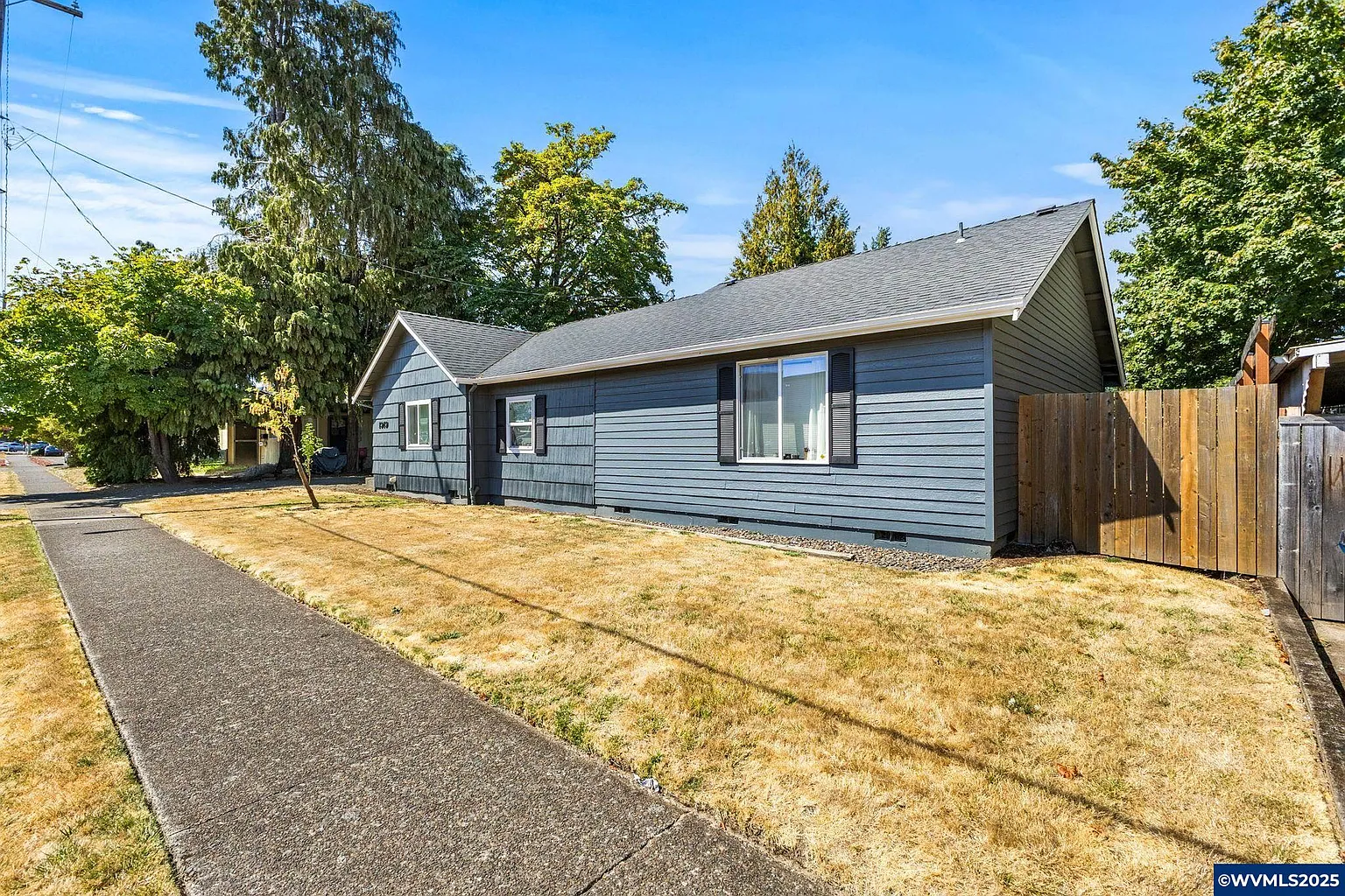 1919 NW Buchanan Ave photo 1