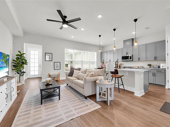 4th image of 8427 Modiano St