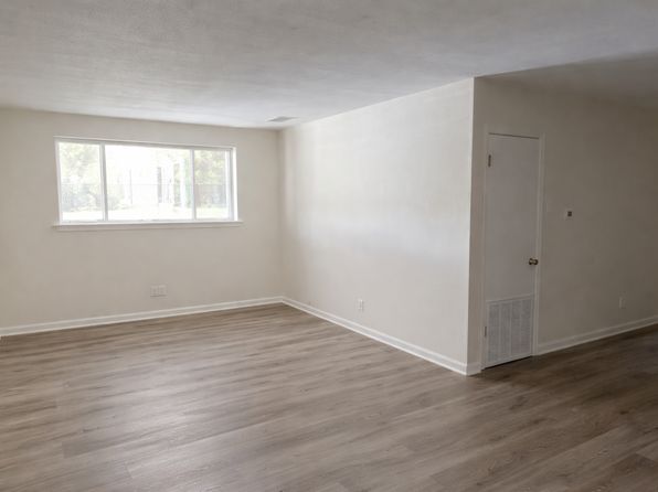 130 Evangeline Dr #105