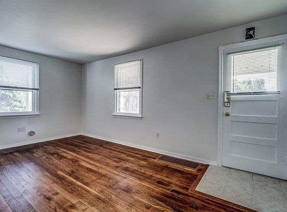 4th image of 205 Dair Ave