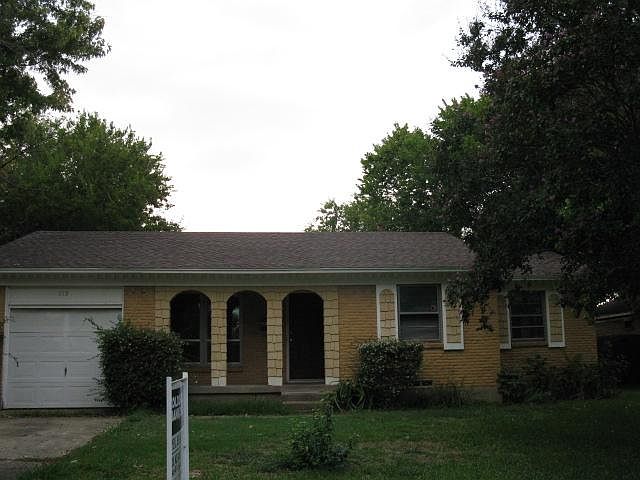 1st image of 513 Royal Crest Dr