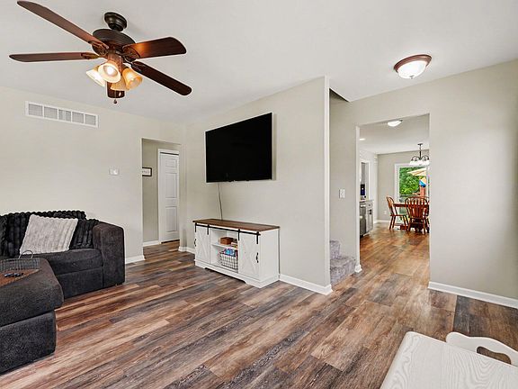 3rd image of 617 Seminole Dr